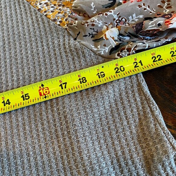 Umgee M Boho Waffle Knit Blouse With Floral Bell Sleeves & Tiered Hem - Picture 8 of 8